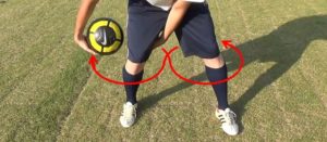 ボールフィーリング：8の字で足の周りをボール回し