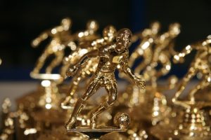 サッカーの像：リスペクトの象徴として