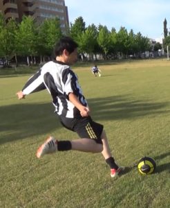 「ロングキックの蹴り方」解説用画像1：踏み込み