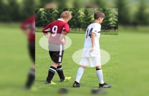 子供のサッカーユニフォームの裾についてのサムネイル画像：サカボンによる編集